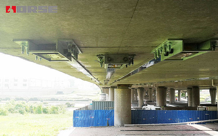 Concrete bridge strengthening by prestressing CFRP plate2 Concrete bridge strengthening by prestressing CFRP plate2