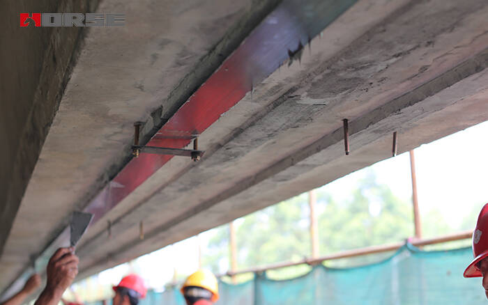 Prestressed carbon fiber laminate reinforced concrete bridge with damage Prestressed carbon fiber laminate reinforced concrete bridge with damage