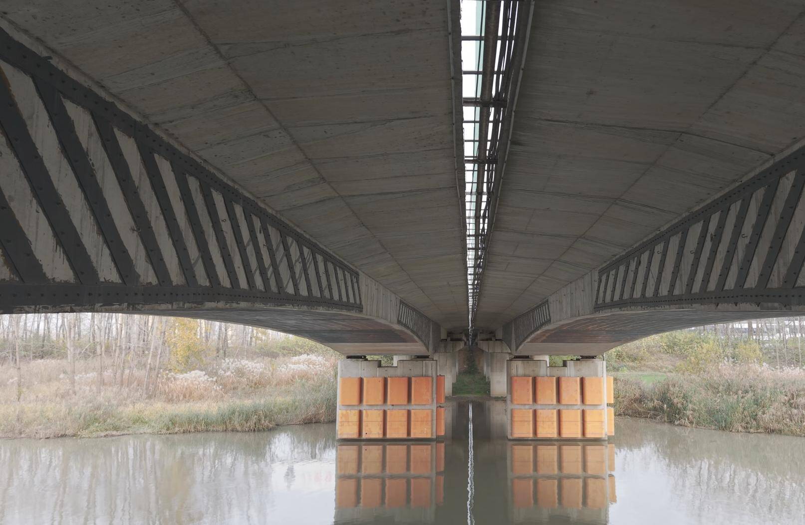 How to Repair the Cracks in the Box Girder Bridges by Steel Plate How to Repair the Cracks in the Box Girder Bridges by Steel Plate