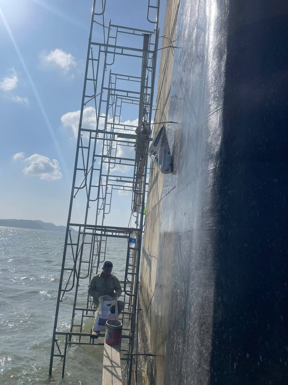 Repair Damaged Bridge Girder and Piers with Carbon Fiber Reinforced Polymer(CFRP) Repair Damaged Bridge Girder and Piers with Carbon Fiber Reinforced Polymer(CFRP)